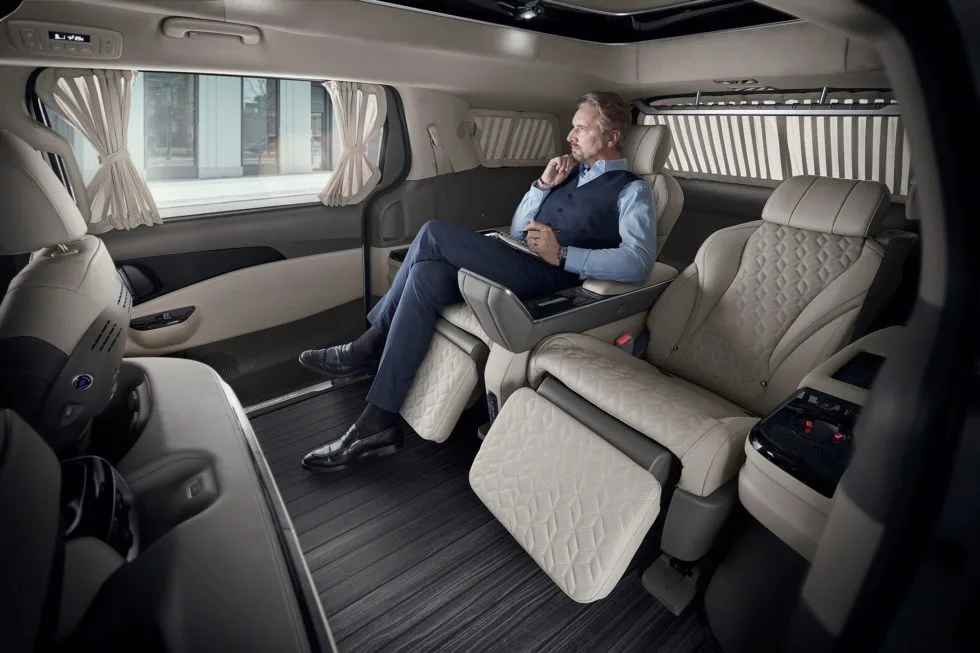 kia-carnival-2022-ky-hieu-royal-la-mat-tai-viet-nam-3